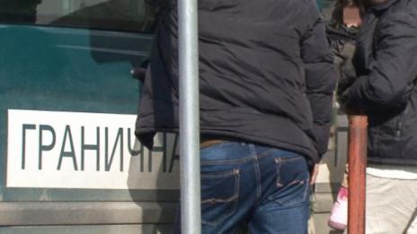 Спипаха 20 мигранти в бусове край Монтана