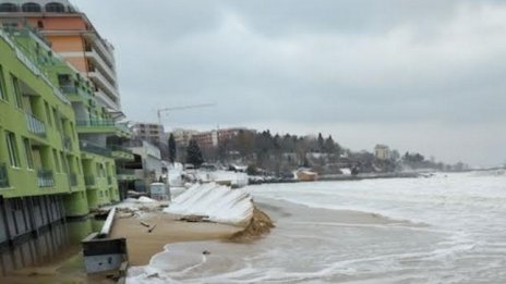 Прогноза: Вятърът и вълнението на морето отслабват