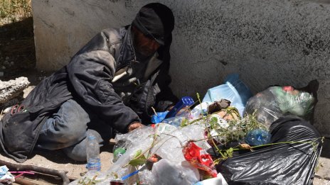 По-добре е да си роб за €2000 в чужбина отколкото с 300 у дома...