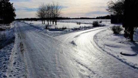 Тир удари кола, тя се блъсна в друга