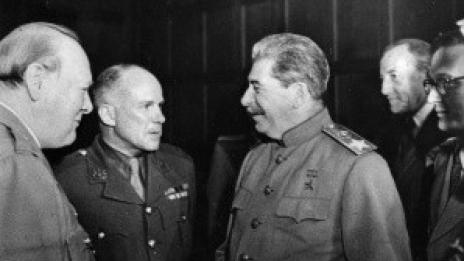 Изложба на венчална халка и ролкови кънки, подарени на Сталин