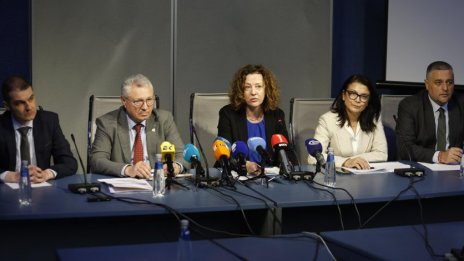 Над 1000 българи са евакуирани от ОАЕ, полетите от Дубай продължават