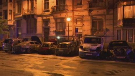 Пожар изпепели до основи 8 автомобила в предградие на Брюксел
