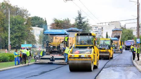 Продължават ремонтите по улиците на града