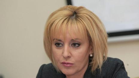 Манолова се ангажира да е посредник между двете групи протестиращи хора с увреждания пред НС