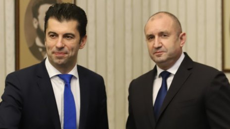 Петков посреща Великден в Царево, Радев в "Св. Александър Невски"