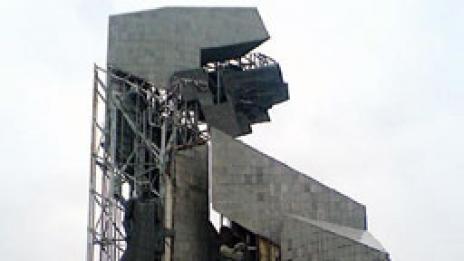 Без победител в конкурса за нов облик на паметника пред НДК