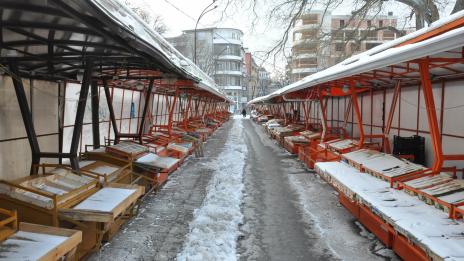 Пазарите във Варна все още пустеят (СНИМКИ)