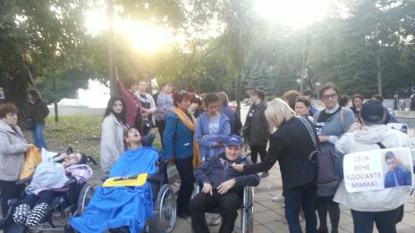 Майки на деца с увреждания във Варна отново излязоха на протест