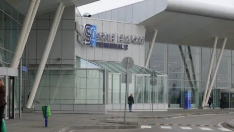 Самолет кацна аварийно на летище София заради починал пътник