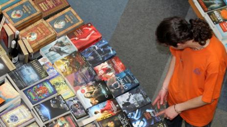 Раздават безплатно книги в центъра на Варна