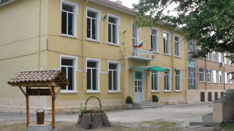 В селски училища с деца от уязвими групи ще получават повече средства за привличане на кадри