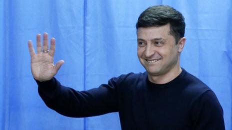 Украйна: Един "клоун", взет на сериозно, срещу "Краля на шоколада"