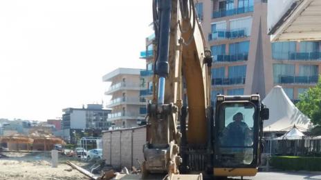 Събориха още един незаконен бара на Слънчев бряг