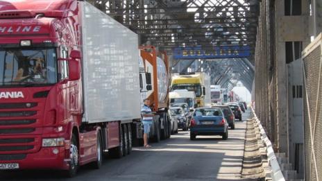 Подмяна на софтуер предизвика опашка на Дунав мост