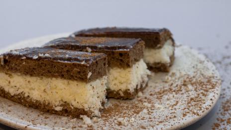 Кекс с два цвята, ром, стафиди и кокос