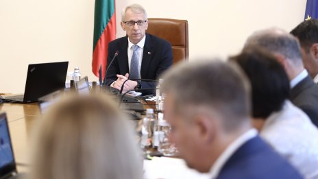 Премиерът Денков обеща да няма поскъпване на тока
