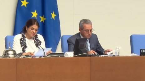 Сагата ДПС продължава: Пеевски изключи още 17 депутати от парламентарната група (ВИДЕО)