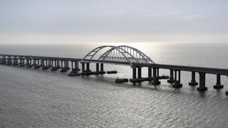 Русия отблъсна нови атаки срещу Кримския мост