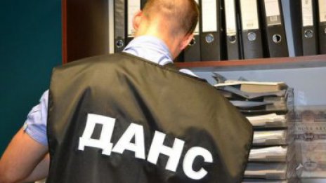 ДАНС задържа мъж за заплахи срещу Радев и Нинова  