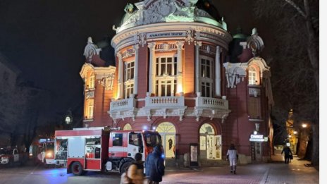 Късо съединение прекъсна опера във Варна