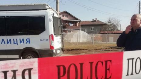 Продължава издирването на заподозрения за убийствата в Костенец
