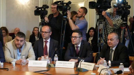 Бюджетната комисия в НС прие пакетите от мерки на новата власт
