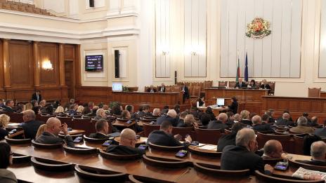 Депутатите си отпуснаха близо милион повече за харчове  