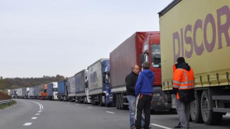 Товарни автомобили са образували дванайсеткилометрова опашка на „Капитан Андреево“
