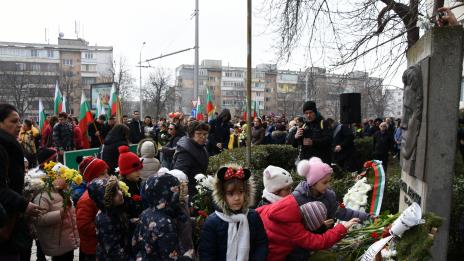 Варненци почетоха паметта на Васил Левски (СНИМКИ)