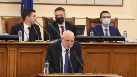 Вместо да каже за “Труд”, Минеков нахока депутатите