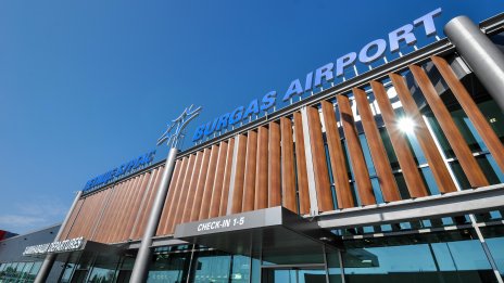 Дим от самолет предизвика тревога в Бургас