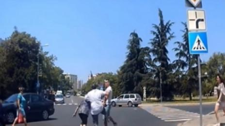 Отново бой на пътя край морето