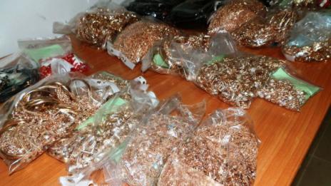 Митничари от Малко Търново и Лесово хванаха над 1,5 кг накити