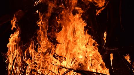 Двама загинаха при пожари през уикенда 