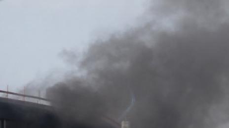 Горя сградата на общественото радио в Париж