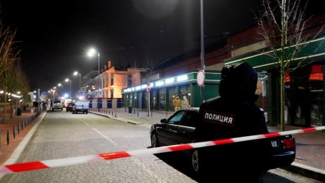 Спор за място на пазар завърши със стрелба и загинали  