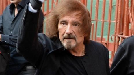 Опандизиха басиста на Black Sabbath