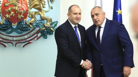 Борисов моли Радев за отсрочка, кандърдисва ДБ, ИТН и БСП за кабинет