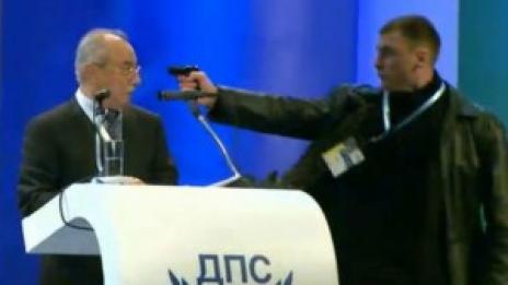 Октай Енимехмедов остава под домашен арест
