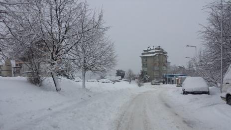 Мъж почина в Карлово, линейката не успя да стигне до него заради снега  