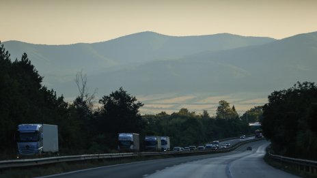 Забраняват на тежките камиони да изпреварват 