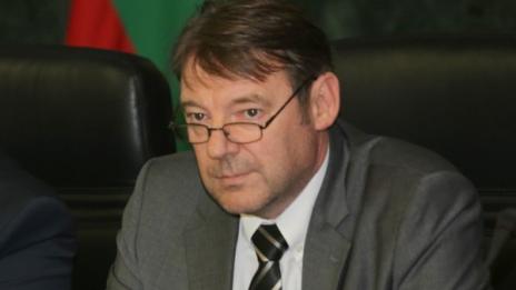 Писанчев мълчи за Сертов