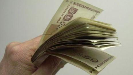 879 лв. средната заплата през април