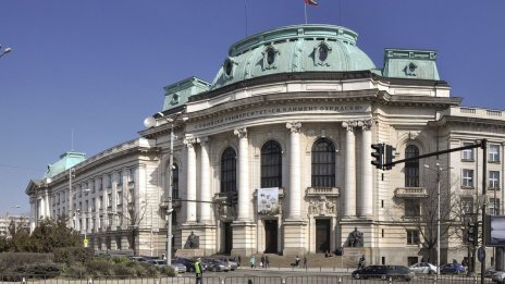 Студенти излизат на протест срещу повишените такси за платена форма на обучение
