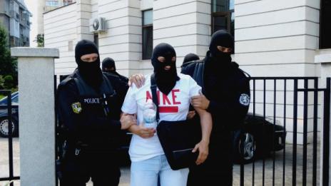 Трима са задържани за разпространяване на спекулативна информация срещу банките