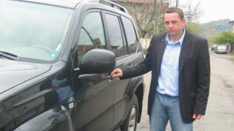 Маскирани обраха автокъща на дупнишки политик