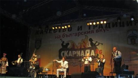 10 хиляди пяха с Горан Брегович край Лясковец