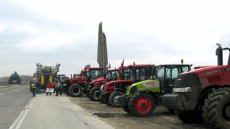 Фермери се стягат за протест, ще блокират пътища