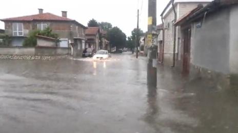 Порой наводни квартал Етъра в Габрово